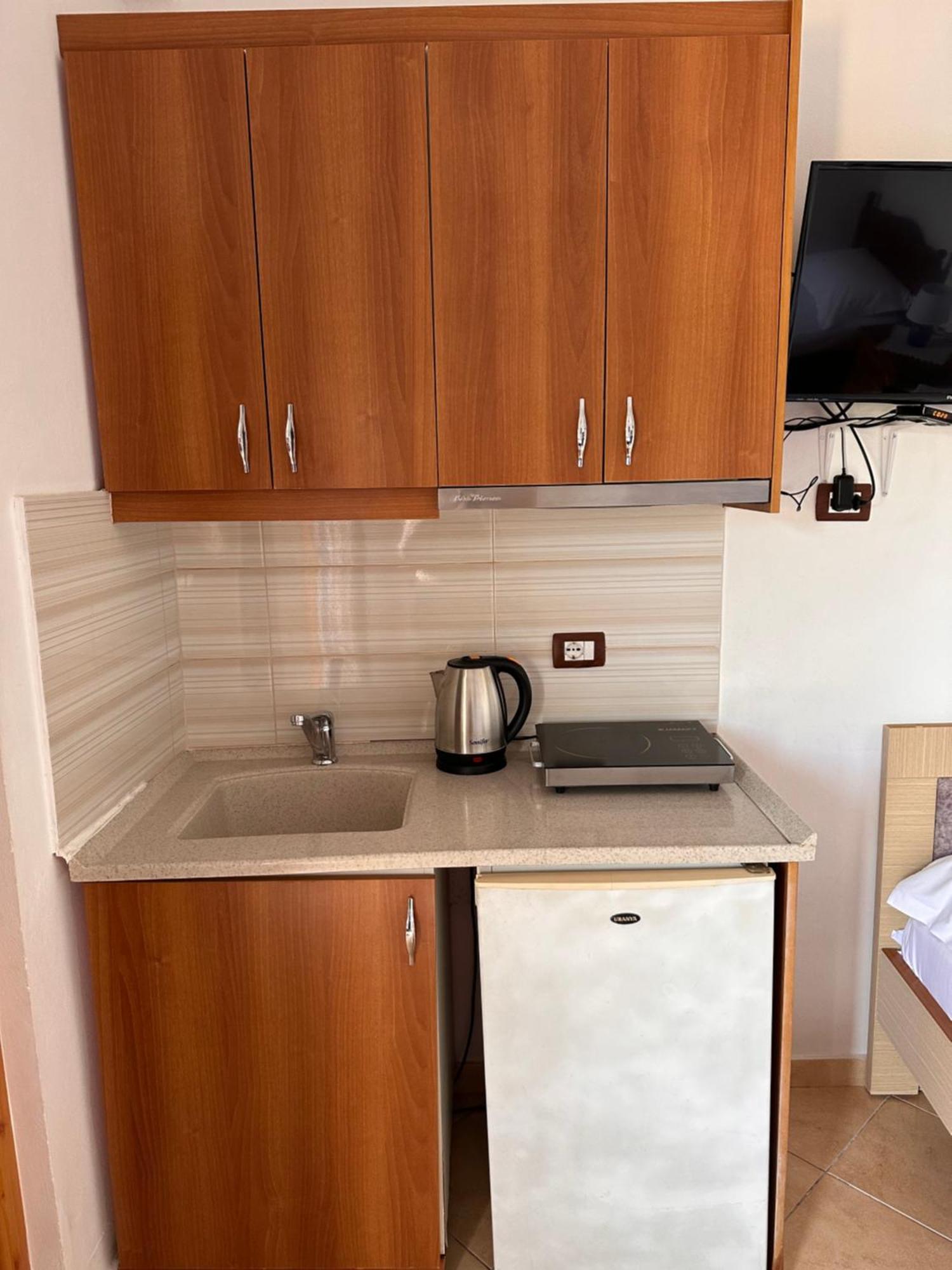 Albi'S Guesthouse Εξαμίλιο Εξωτερικό φωτογραφία